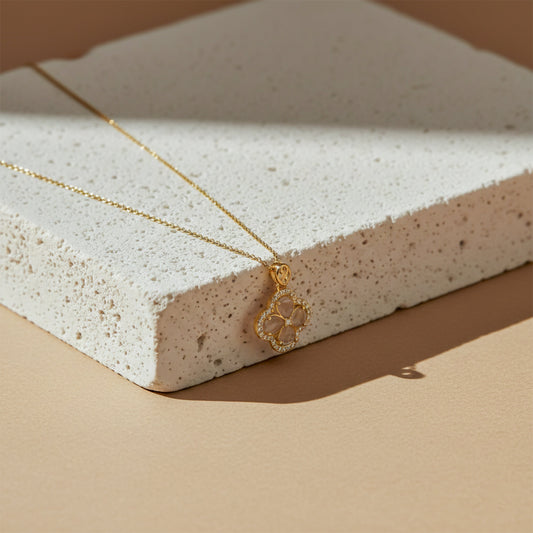 Gold Clover Pendant Necklace jewellery product view 2