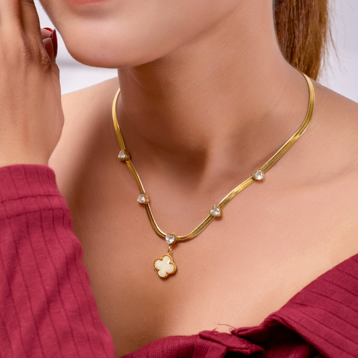 Ira Clover Necklace jewellery product view 8