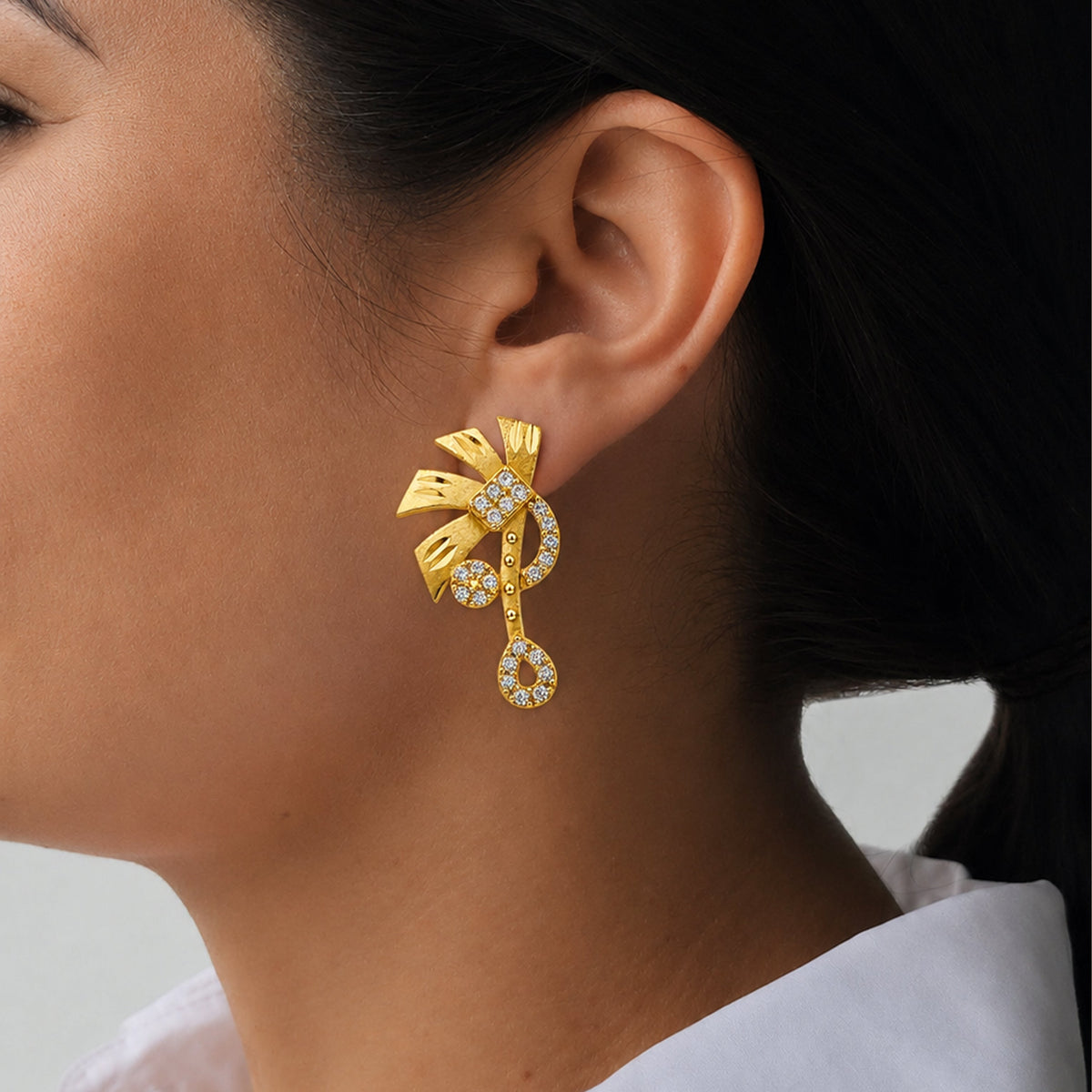 Riwaayat Earrings jewellery product view 3