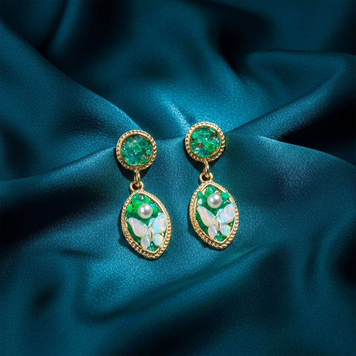 Luxe Botanical Emerald Pearl Earrings jewellery product view 3