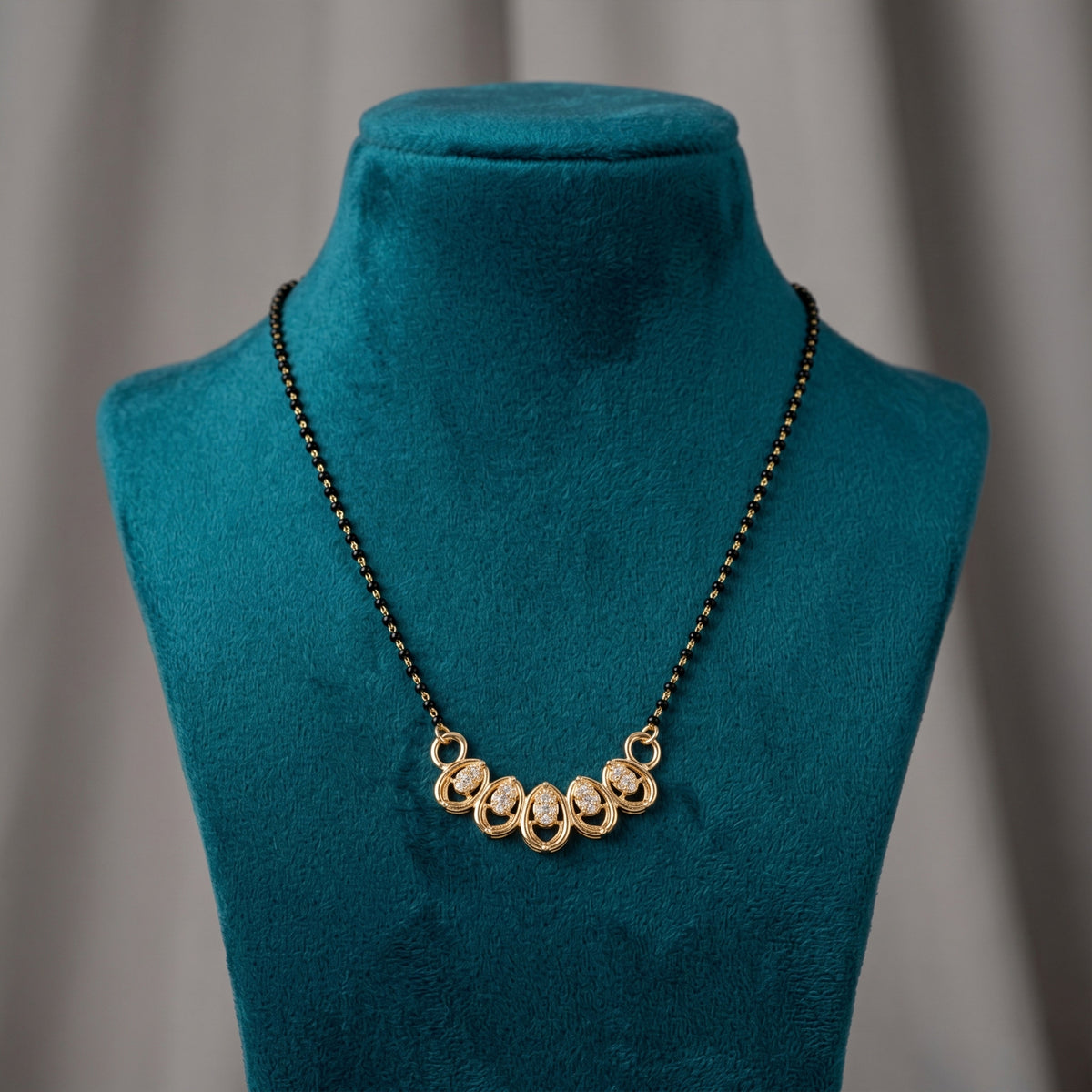 Swarna Pushp Mangalsutra jewellery product view 2