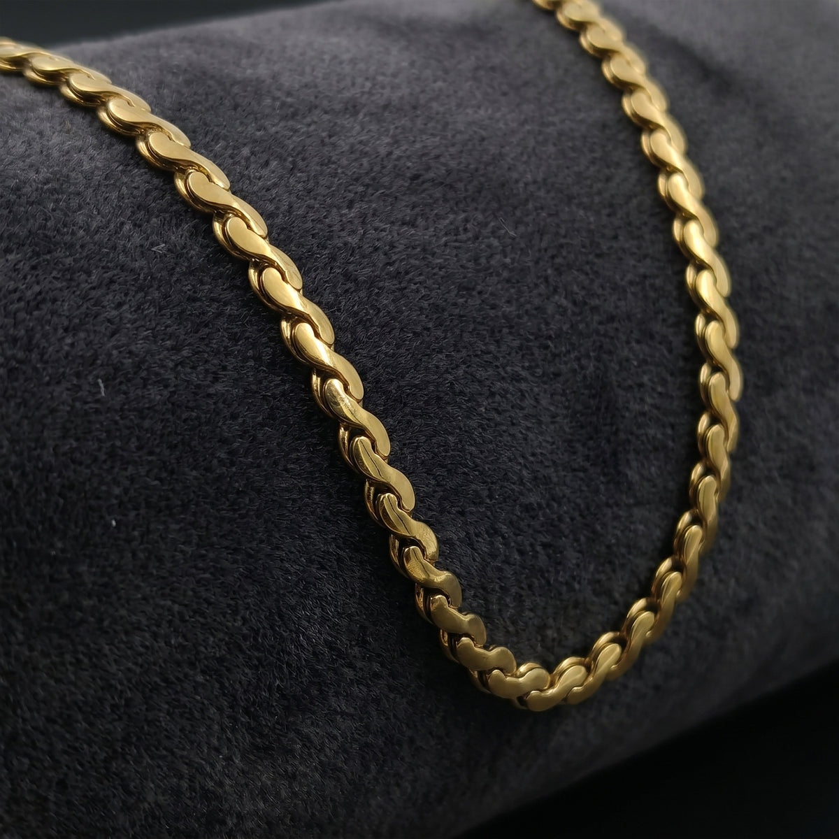Sovereign Link Chain jewellery product view 4