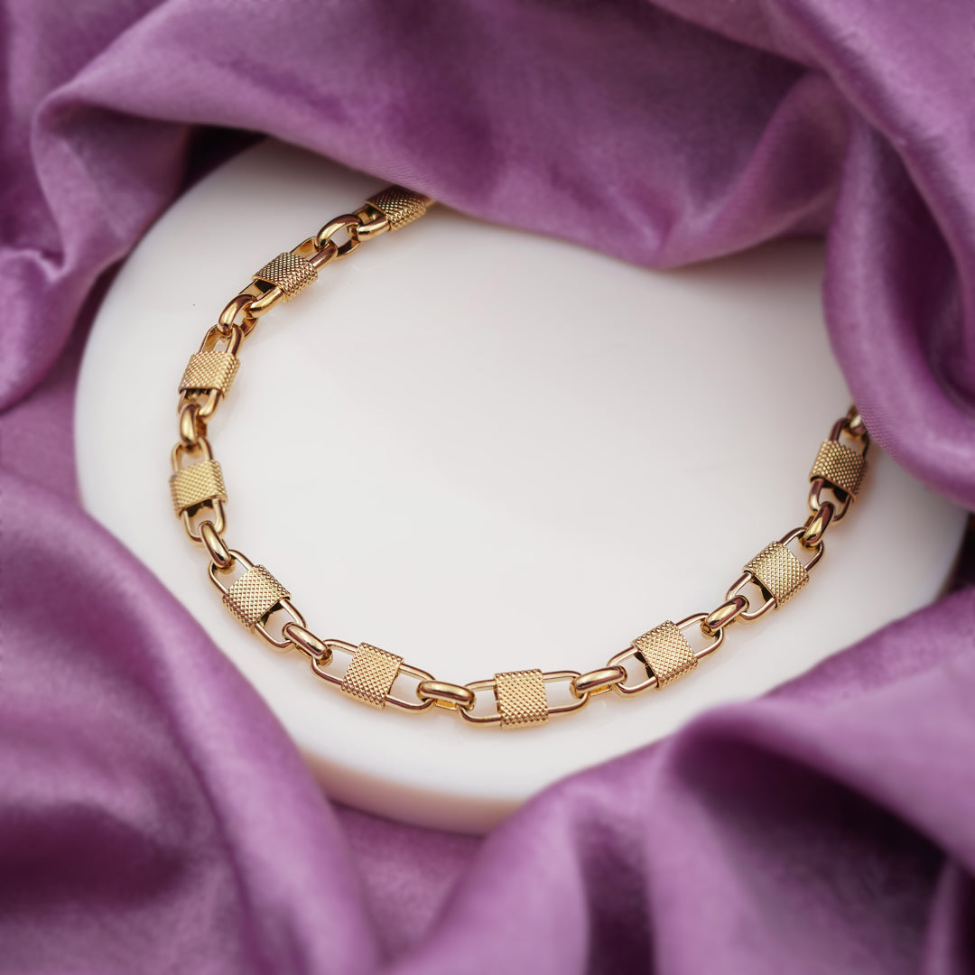 Royal Textured Link Gold Chain jewellery product view 3