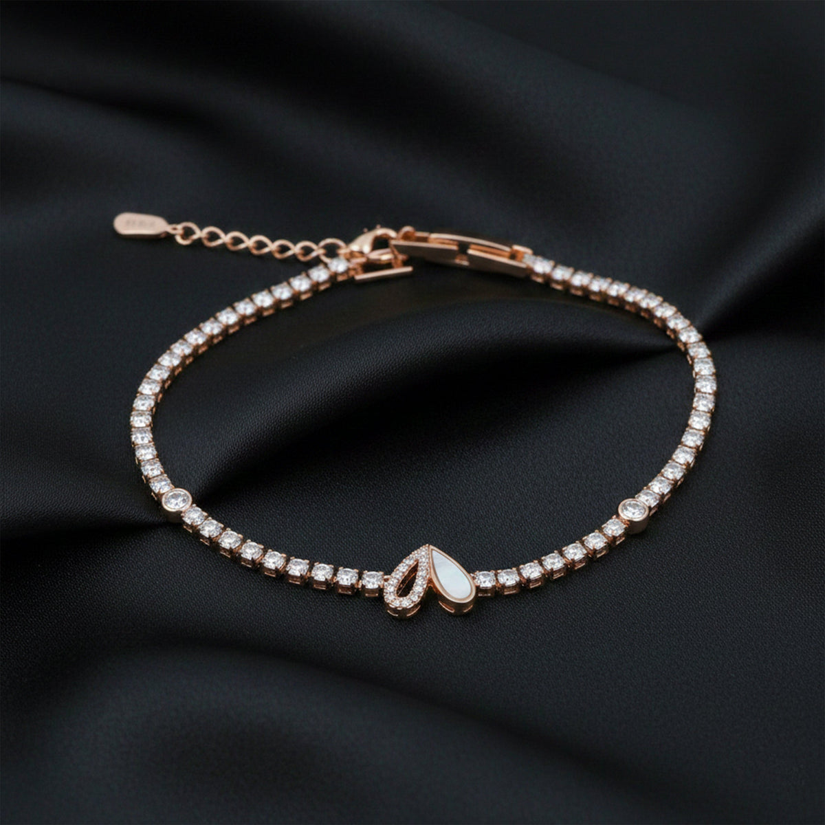 Amore Luxe Heart Bracelet jewellery product view 5