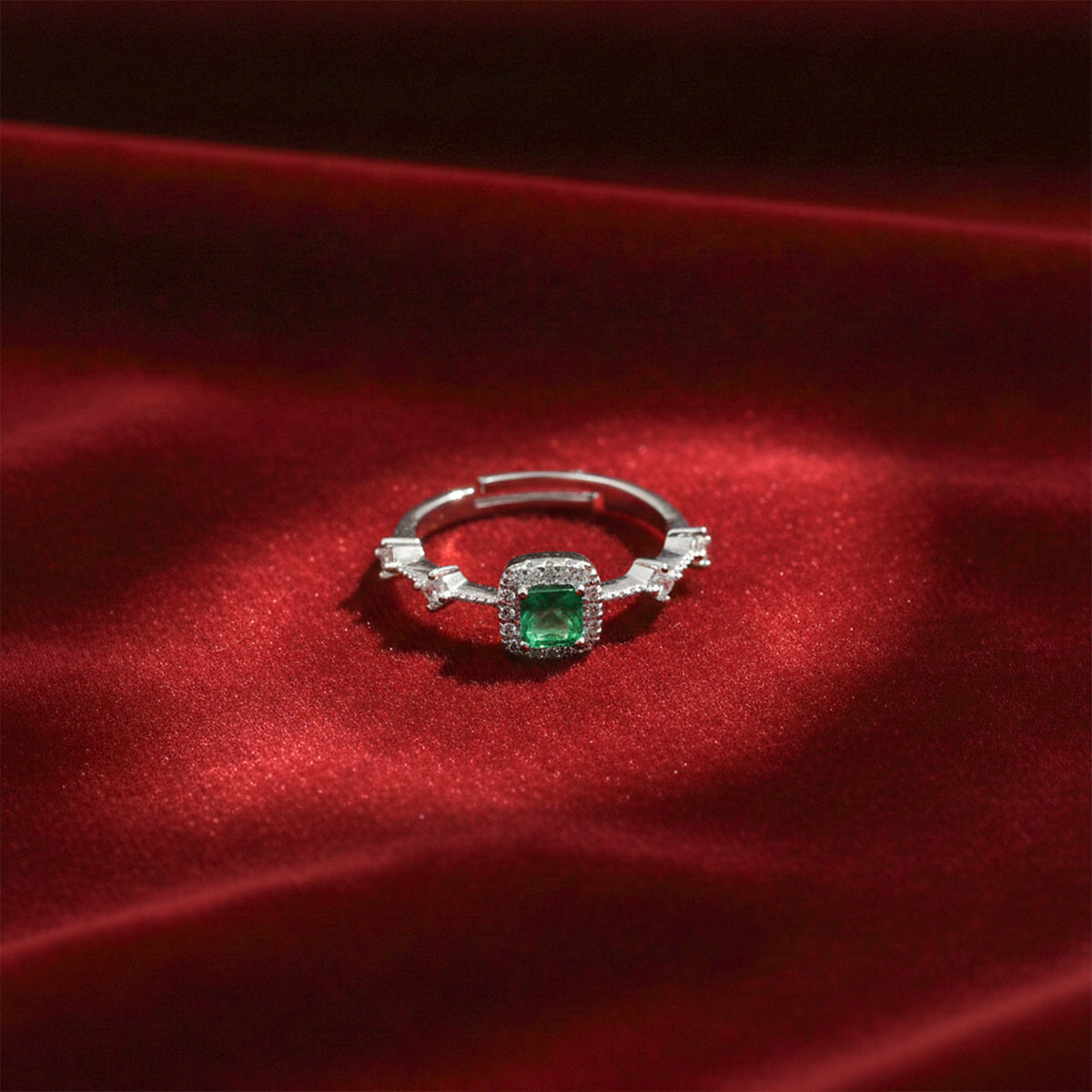 Emerald Glow Designer Ring jewellery product view 2