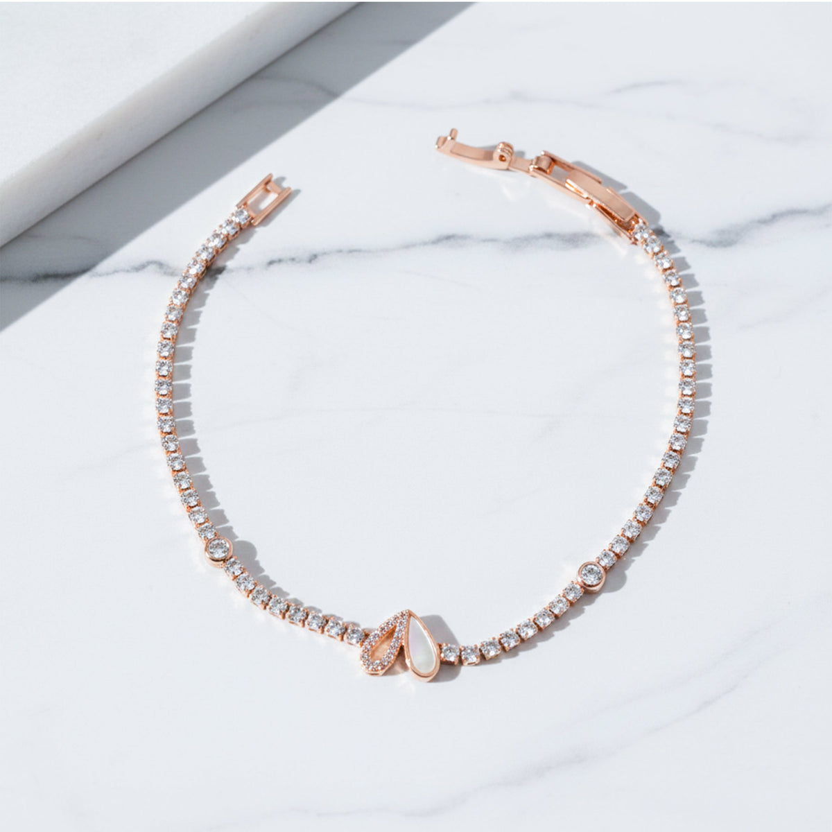 Amore Luxe Heart Bracelet jewellery product view 3