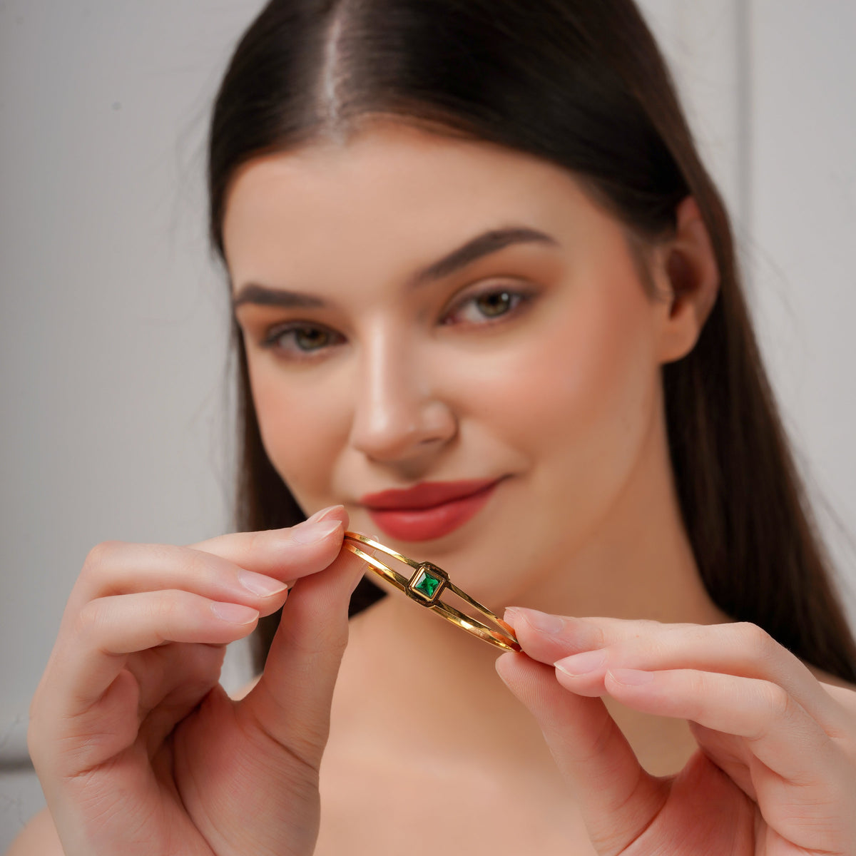 Lux Emerald Heritage Kada jewellery product view 1