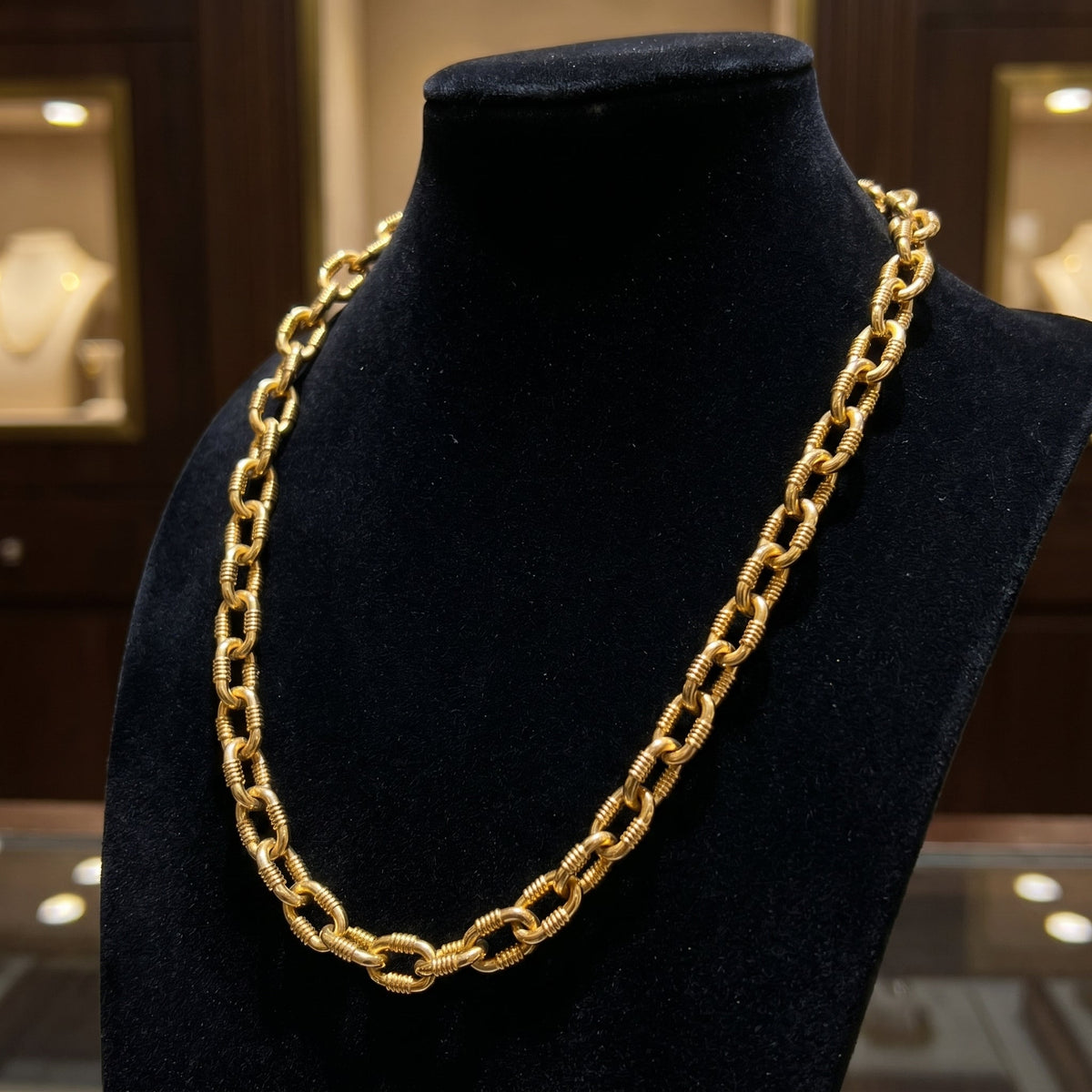 Crown Interlock Chain jewellery product view 3