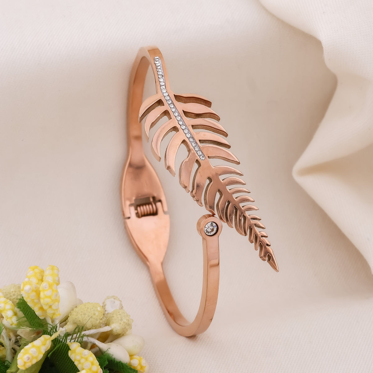 Yuvika Kada jewellery product view 1